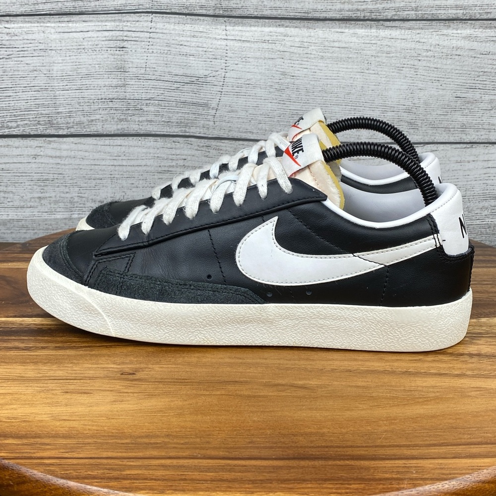 Nike Blazer Low 77 Black White Sneaker DA6364-001 Women’s Size 9 Men’s Size 7.5